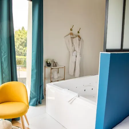 Atypique, Jacuzzi & Piscine 2